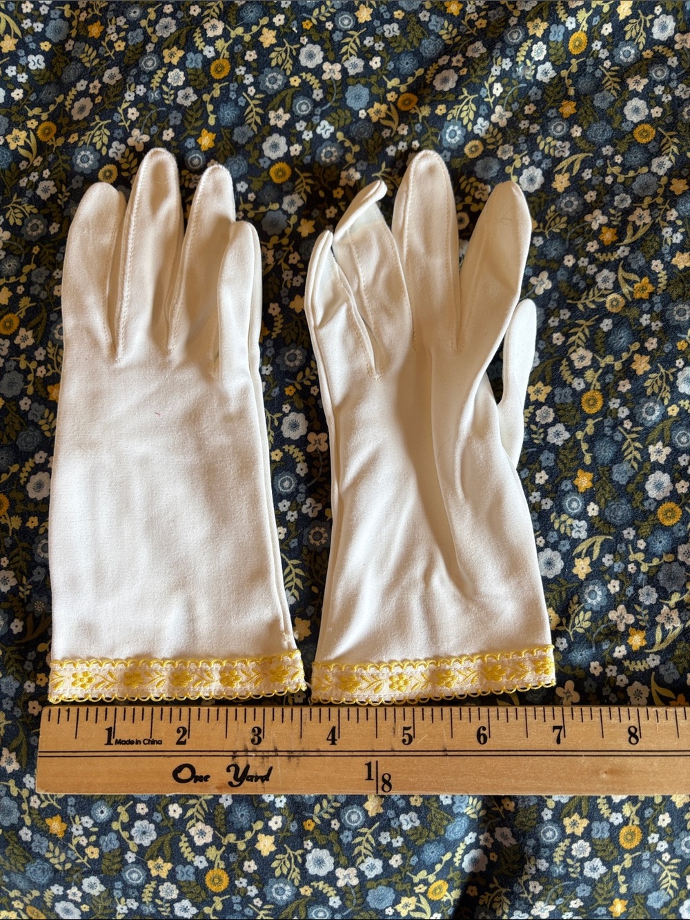 Cream Vintage Gloves with Yellow Trim Flowers